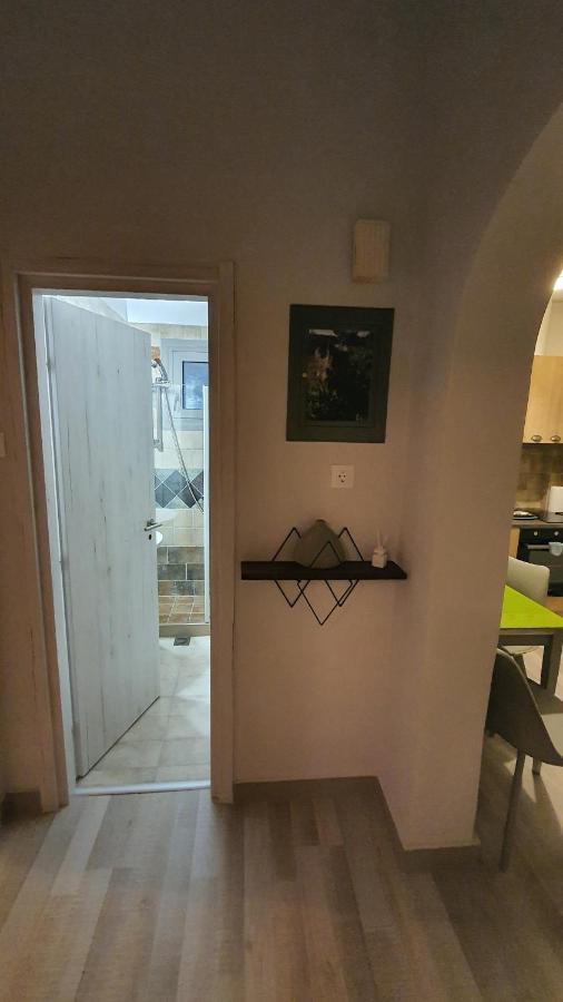 Larry'S Little Place In The Center Of Gytheio المظهر الخارجي الصورة