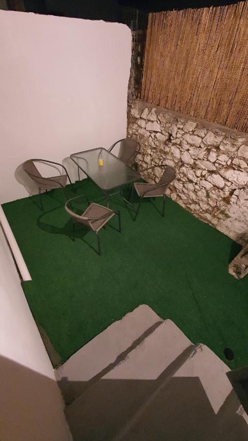 Larry'S Little Place In The Center Of Gytheio المظهر الخارجي الصورة